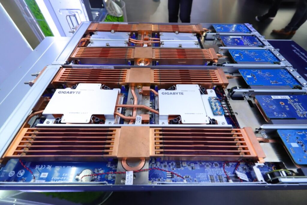 Gigabyte B683 liquid cooling
